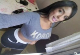 Vanessa foi mostrar como estava excitada e caiu na net