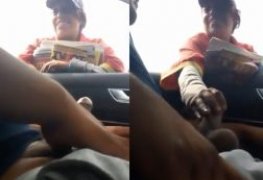 Vendedora de jornal pegando a rola do motorista tarado no transito