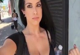 Video mulher amadora exibicionista mostrou pepeca por baixo do vestido