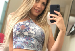 Yasmin novinha de luxo liberando o cuzinho para o cliente roludo