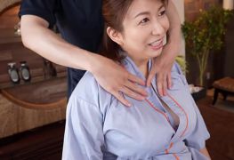 Yukari Orihara, uma clínica manipuladora de ejaculação vaginal peituda que deixa uma tia louca com um toque requint...